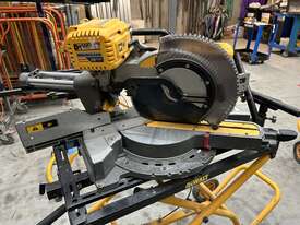 DeWalt DHS780-XE Cordless Mitre Saw - picture1' - Click to enlarge