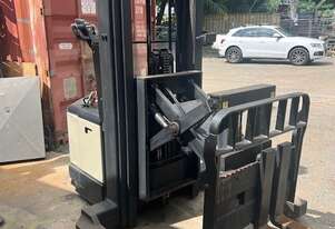 Crown 3000WRTT152 1500 kgs Container Entry Forklift