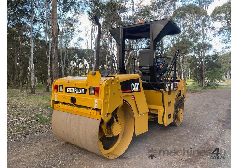 caption Caterpillar CB434D Vibrating Roller Roller/Compacting