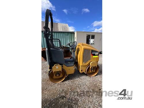  Caterpillar CB14B Double Drum Vibrating Roller - Great little roller, ready for work!