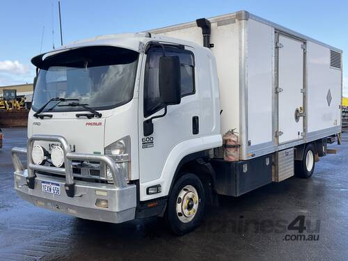 2015 Isuzu FRD   4x2 Service Truck