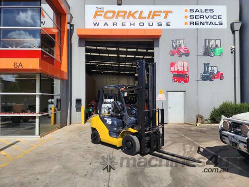 caption Komatsu 2.5T Forklift with Tyne Positioners