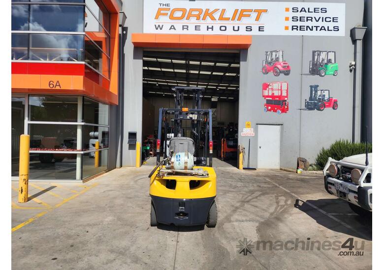caption Komatsu 2.5T Forklift with Tyne Positioners