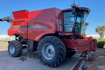 2015 Case IH 8240 Combine Harvester With 2015 Macdon D65 40' Draper Front