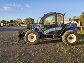 Telehandler New Holland LM742 - picture0' - Click to enlarge