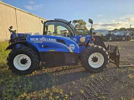 Telehandler New Holland LM742 - picture0' - Click to enlarge