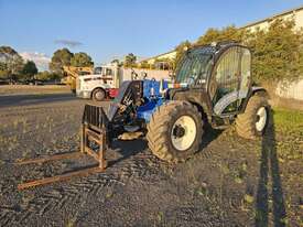 Telehandler New Holland LM742 - picture2' - Click to enlarge