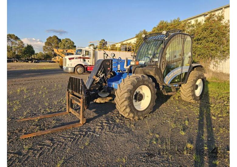caption Telehandler New Holland LM742