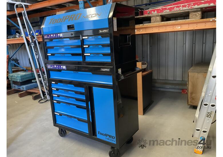 caption Tool Pro Neon Toolbox on Wheels