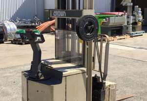 Crown 30WRTL150 Pedestrian op battery electric Walkie Reach Forklift