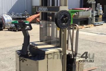 Crown 30WRTL150 Pedestrian op battery electric Walkie Reach Forklift