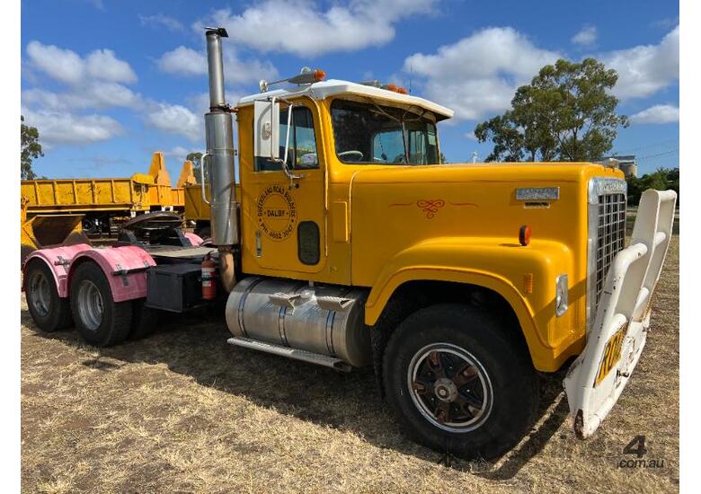 caption International Transtar 4300 prime mover, model F4370/206, build date 4/80