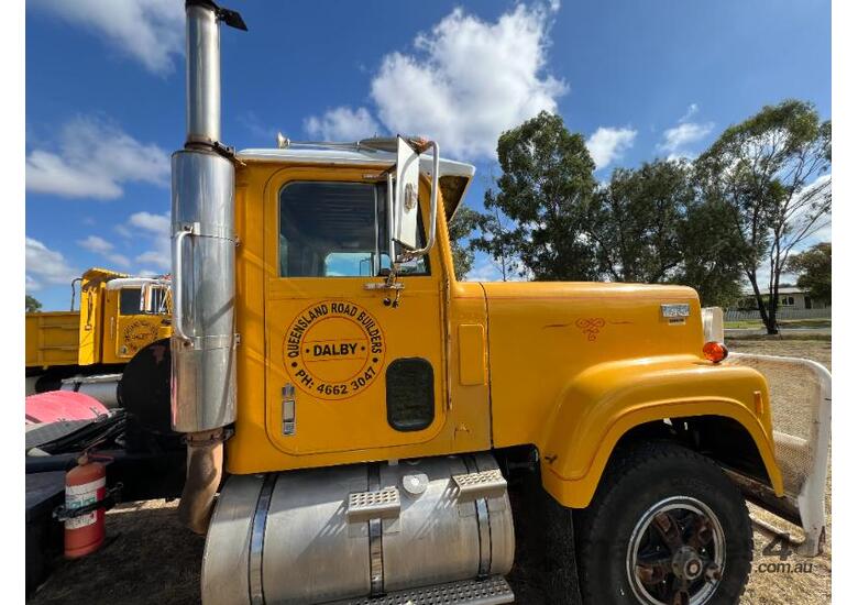 caption International Transtar 4300 prime mover, model F4370/206, build date 4/80