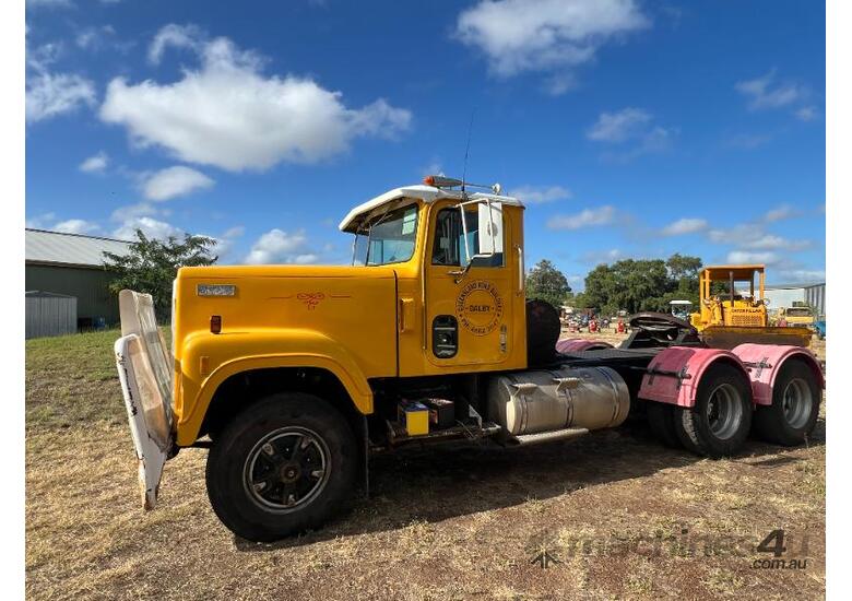 caption International Transtar 4300 prime mover, model F4370/206, build date 4/80