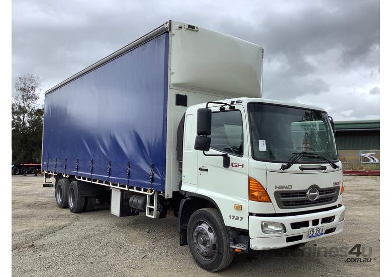 caption 2010 Hino GH500 1727 Curtain Sider