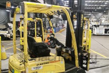 2014 Hyster J1-8XNT LWB (narrow isle e/forklift - high lift)