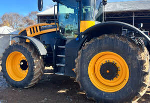 JCB FASTRAC 8330 FWA/4WD Tractor