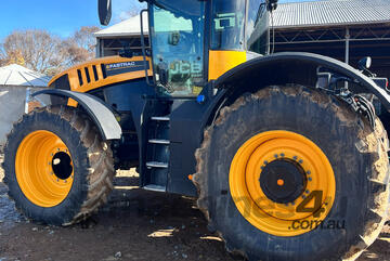 JCB FASTRAC 8330 FWA/4WD Tractor
