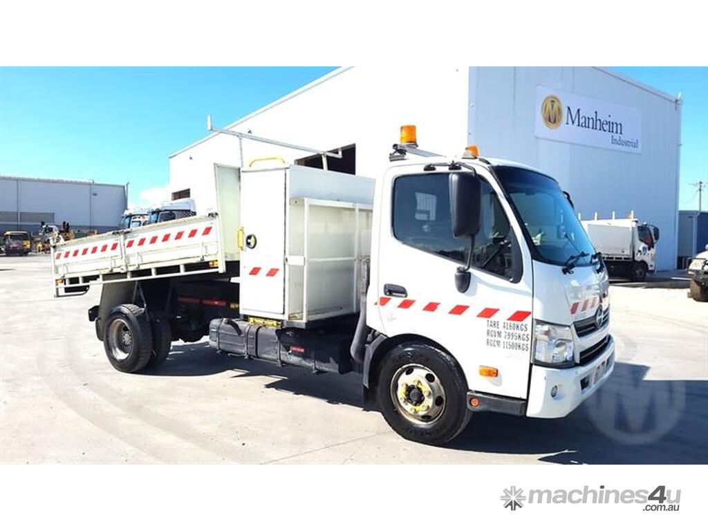Buy Used Hino 300 SERIES Pantech Truck (1138664)