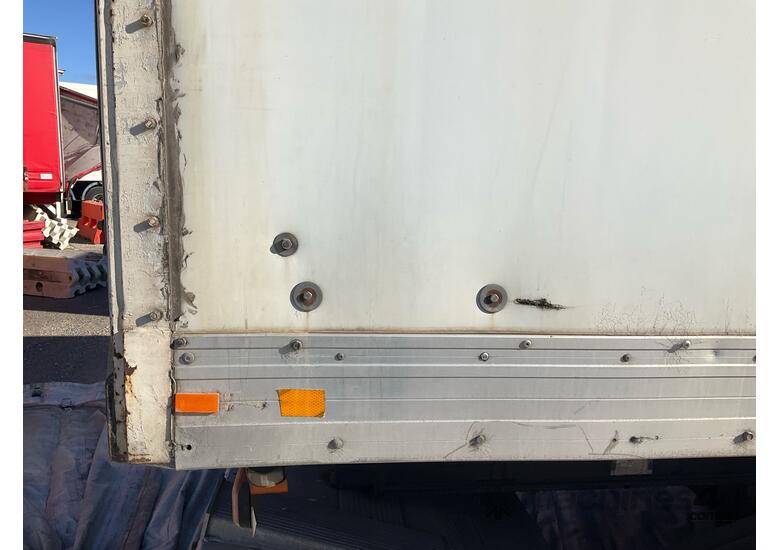 caption 2013 Isuzu FVM Refrigerated Pantech
