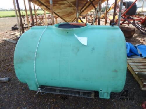 caption Plastic Spray tank 800 litre capacity