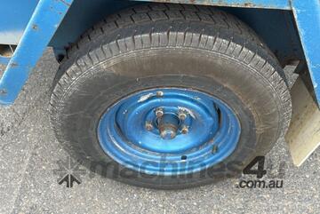 1999 Kessner 7 x 4 Box Trailer