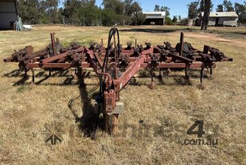 International   211 SCARIFIER