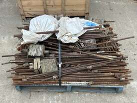 Large Quantity Of Scaffolding Equipment - picture2' - Click to enlarge