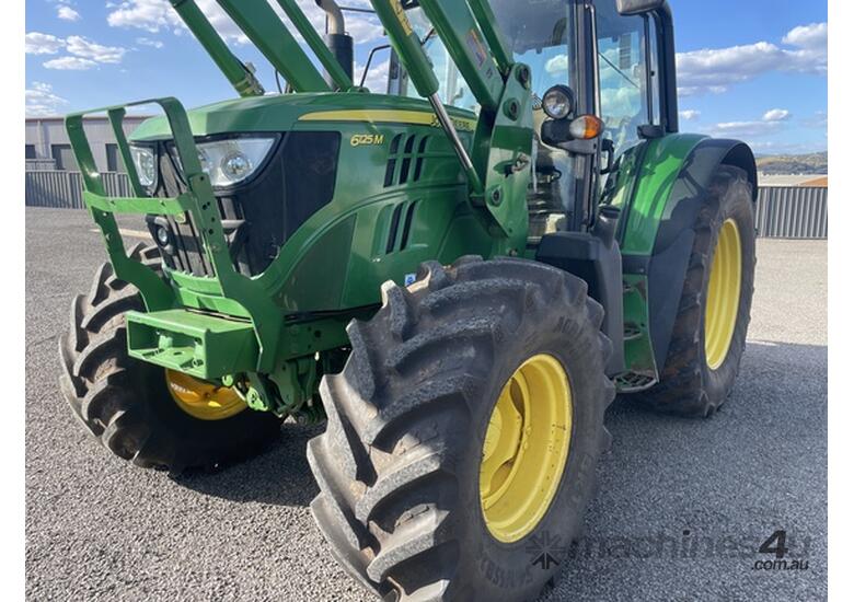2014 John Deere 6125M Utility Tractors