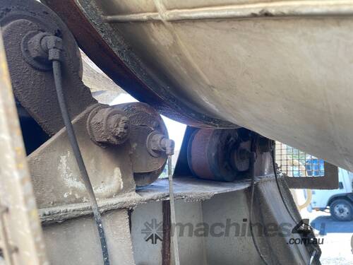 2014 BTE Tri Semi Concrete Agitator