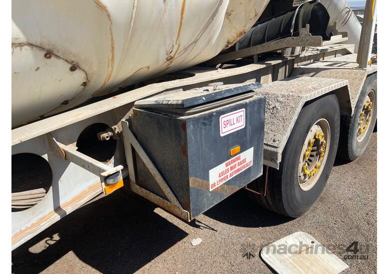 2014 BTE Tri Semi Concrete Agitator