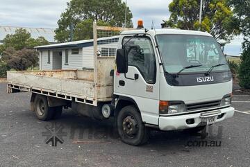 Isuzu 2003   NPR 300 TRUCK