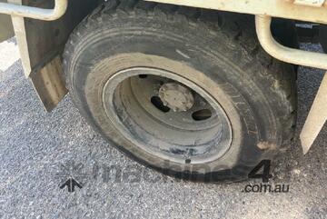 2002 Isuzu NPR300 Crew Cab Tray