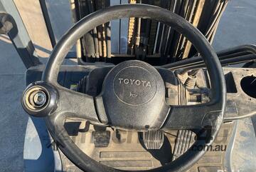 2014 Toyota 32-8FG25 Counter Balance Forklift