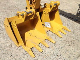 HIRE TIGHT ACCESS MINI EXCAVATOR - 3 BUCKETS - picture1' - Click to enlarge
