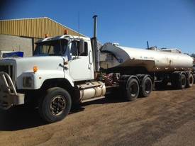 1990 International S-Line Water Tanker Combo - picture0' - Click to enlarge