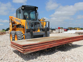 Mustang 1500R Skid Steer - picture0' - Click to enlarge