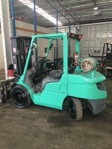 caption Used Mitsubishi 3.5 tonne LPG forklift