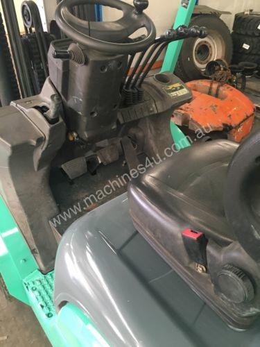 caption Used Mitsubishi 3.5 tonne LPG forklift