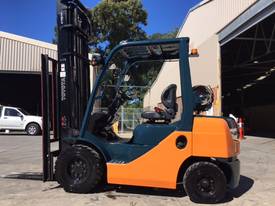 Used Toyota 2.5 tonne LPG forklift for sale - picture0' - Click to enlarge
