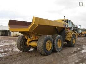 2005 Caterpillar 725 - picture2' - Click to enlarge