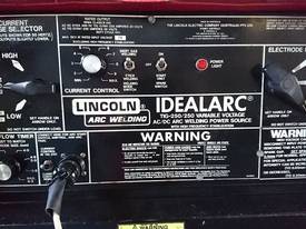 TIG Welder AC/DC Lincoln Idealarc 250 415 volt - picture1' - Click to enlarge