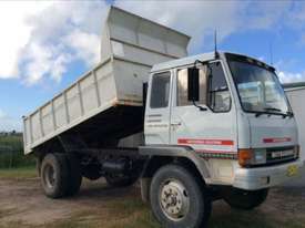 Mitsubishi FEB21 diesel Tipper - picture1' - Click to enlarge