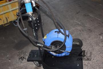 PRESSURE-FLO 3:1 OIL PUMP TR205 TROLLEY