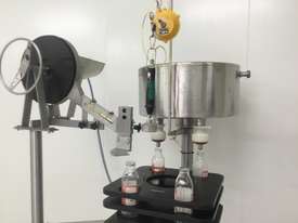 Bottling Machine - picture0' - Click to enlarge