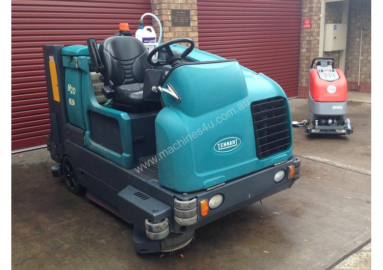 Used 2010 tennant M20 Ride On Sweeper Scrubber in , - Listed on Machines4u