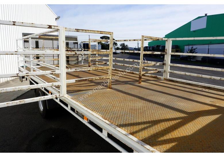 caption 2010 Nissan UD MK6 Automatic Tray Truck