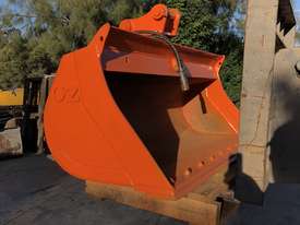 1500mm Hydraulic Tilt Bucket - picture1' - Click to enlarge