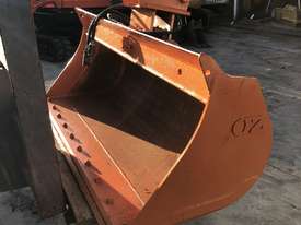 1500mm Hydraulic Tilt Bucket - picture2' - Click to enlarge