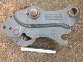 30 tonn Hydraulic Quick Hitch  - picture0' - Click to enlarge